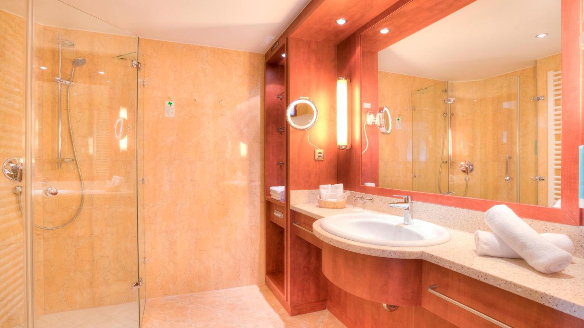 Hotel Zur Post - Ein Rovell Hotel Heringsdorf  Esterno foto