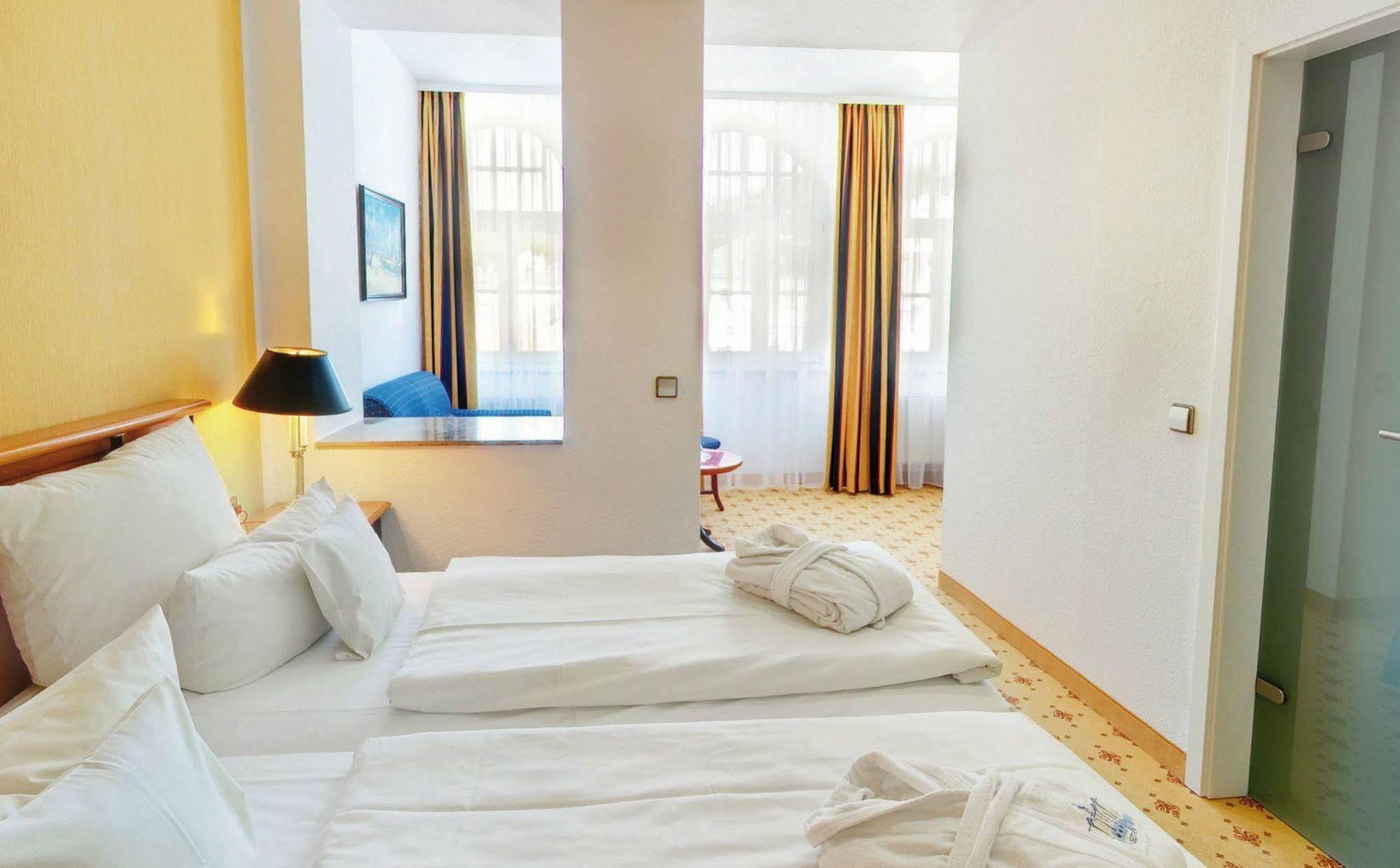 Hotel Zur Post - Ein Rovell Hotel Heringsdorf  Esterno foto